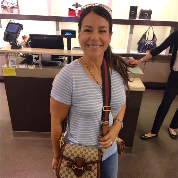 Meet your Posh Ambassador, Sandy🌹 - Picture 4 of 11